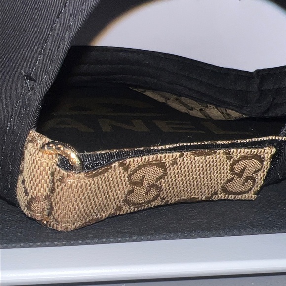 Gucci Black Cap with Beige GG Monogram Visor and Gold Logo - Picture 3 of 5